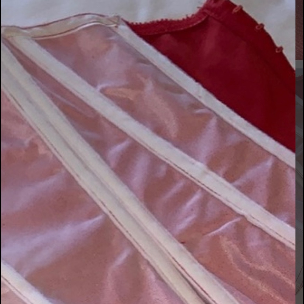 Silk/ Satin red corset - Picture 8 of 8